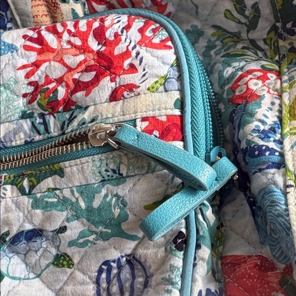Vera Bradley Retired 2019 SHORE THING Iconic Weekender Organizer Travel Bag~EUC - Picture 5 of 11